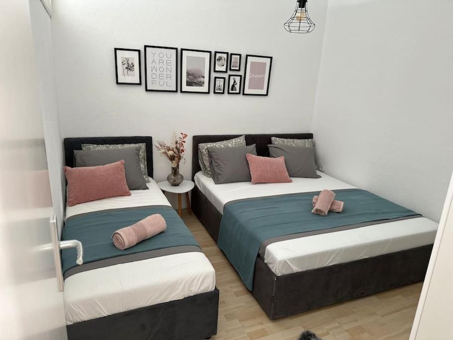 Beautiful Fully Renovated Apartment By The Sea, Large Balcony With Enchanting Views 네움 외부 사진
