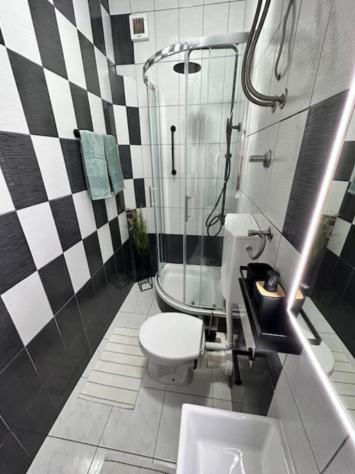 Beautiful Fully Renovated Apartment By The Sea, Large Balcony With Enchanting Views 네움 외부 사진