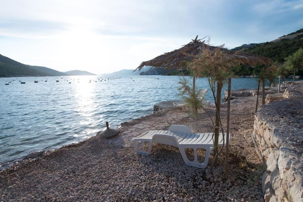 Beautiful Fully Renovated Apartment By The Sea, Large Balcony With Enchanting Views 네움 외부 사진