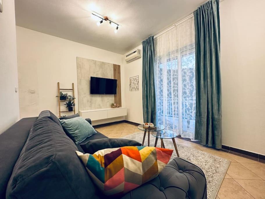 Beautiful Fully Renovated Apartment By The Sea, Large Balcony With Enchanting Views 네움 외부 사진